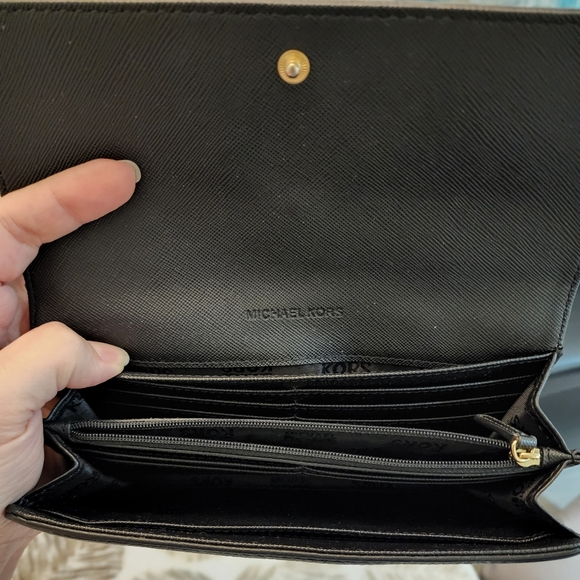 Michael Kors Black Leather Fulton Flap Continental Wallet - Picture 6 of 7